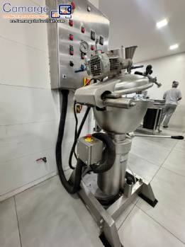 Procesador de alimentos Geiger de 25 litros, de acero inoxidable y cortador.