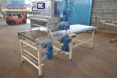 M�quina para pulverizar con coco rallado l�neas continuas