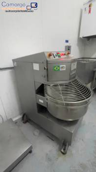 Amasadora de acero inoxidable con batidor de espiral Metal�rgica Pescador