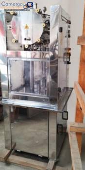 Equipo para dosificacin y pasteurizacin de cerveza de barril y lavadora/etiquetadora de botellas.