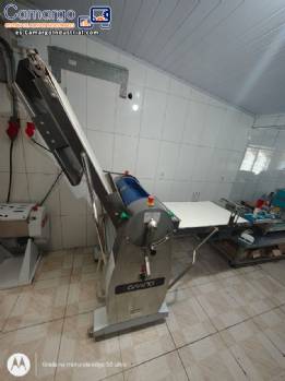 Laminadora de masa GRANO de 12 kg para hojaldre, pasteles y risoles.