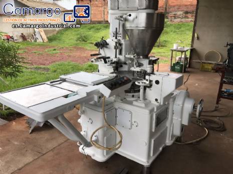 M�quina para prensar y envolver caldos de carne Corazza