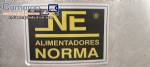 Enroscadora de botellas y tarros con sistema automtico de alimentacin de tapones
