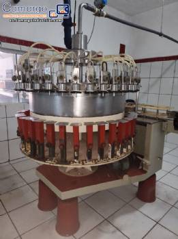 Llenadora autom�tica rotativa con 36 boquillas para botellas y tarros de vidrio