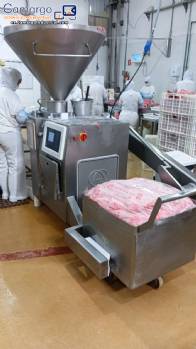 Embutidora automática de embutidos con sistema de torsión de tripa Risco Embutidora automática de embutidos con sistema de torsión de tripa Risco