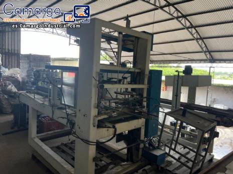 Empacadora automática con túnel de retracción para botellas y frascos en fardos. Empacadora automática con túnel de retracción para botellas y frascos en fardos.