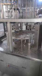 Llenado de línea e integrados ollas de tapadora para margarina, mantequilla, crema de verdura Llenado de línea e integrados ollas de tapadora para margarina, mantequilla, crema de verdura