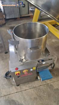 Máquina automática para formar hamburguesas Minerva Omega Group 2018, con capacidad para producir hasta 2.100 hamburguesas por hora. Máquina automática para formar hamburguesas Minerva Omega Group 2018, con capacidad para producir hasta 2.100 hamburguesas por hora.