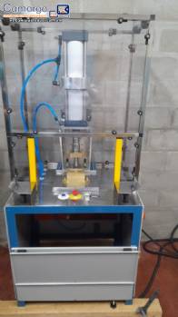 Prensa hidráulica Claumaq para pastillas de jabón 800 unidades/hora Prensa hidráulica Claumaq para pastillas de jabón 800 unidades/hora